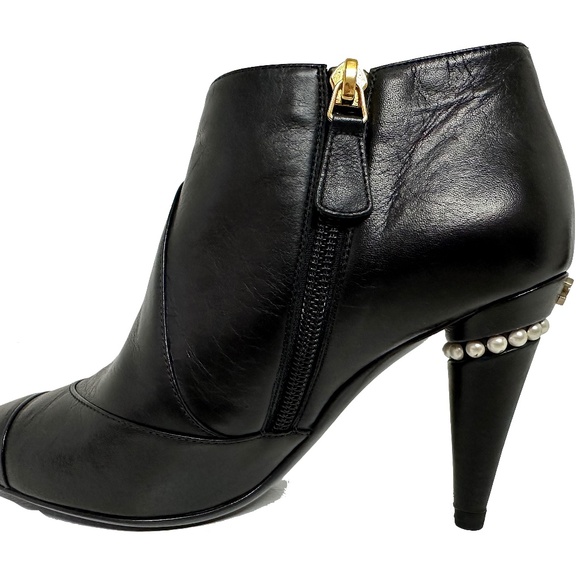 New Chanel Bottines Black Boots Booties Leather Pearl Size 35.5 US 5.5 - Picture 1 of 12
